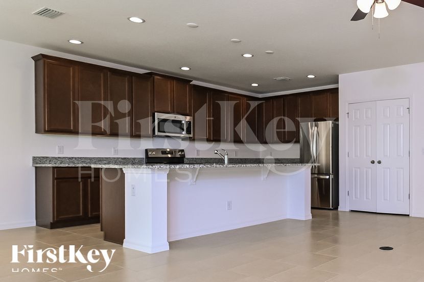 Building Photo - 900 Avenal Ln