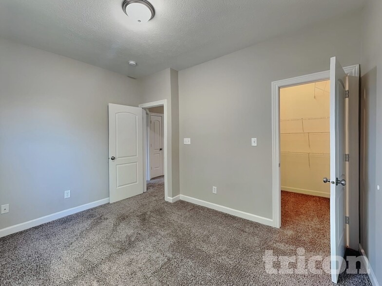 Building Photo - 5325 Montavia Ln