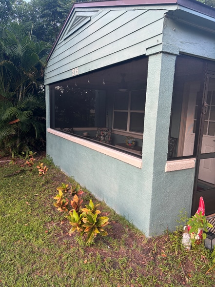 Building Photo - 215 N Glenwood Ave