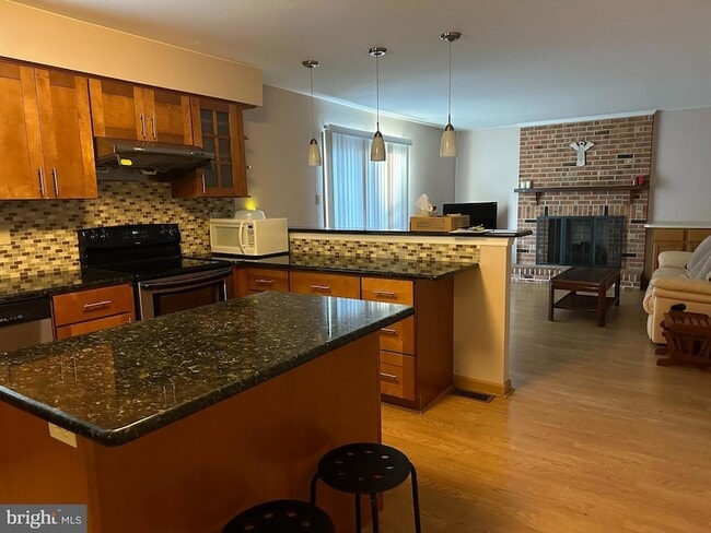 Building Photo - 703 Lora Ln