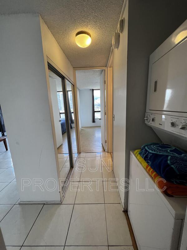 Building Photo - 2121 Ala Wai Blvd