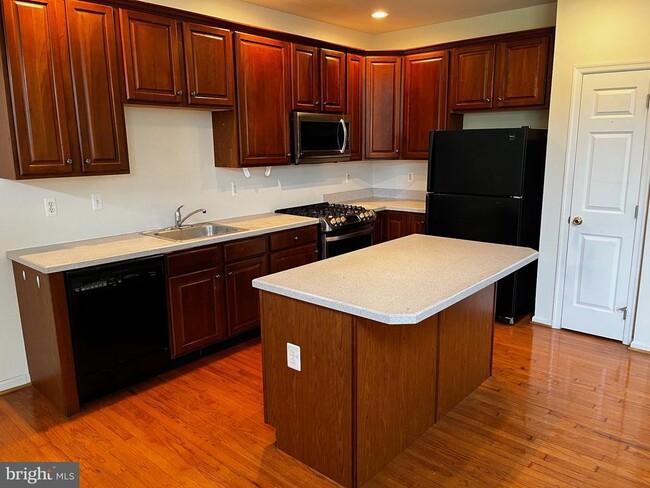 Building Photo - 244 S Azalea Ct
