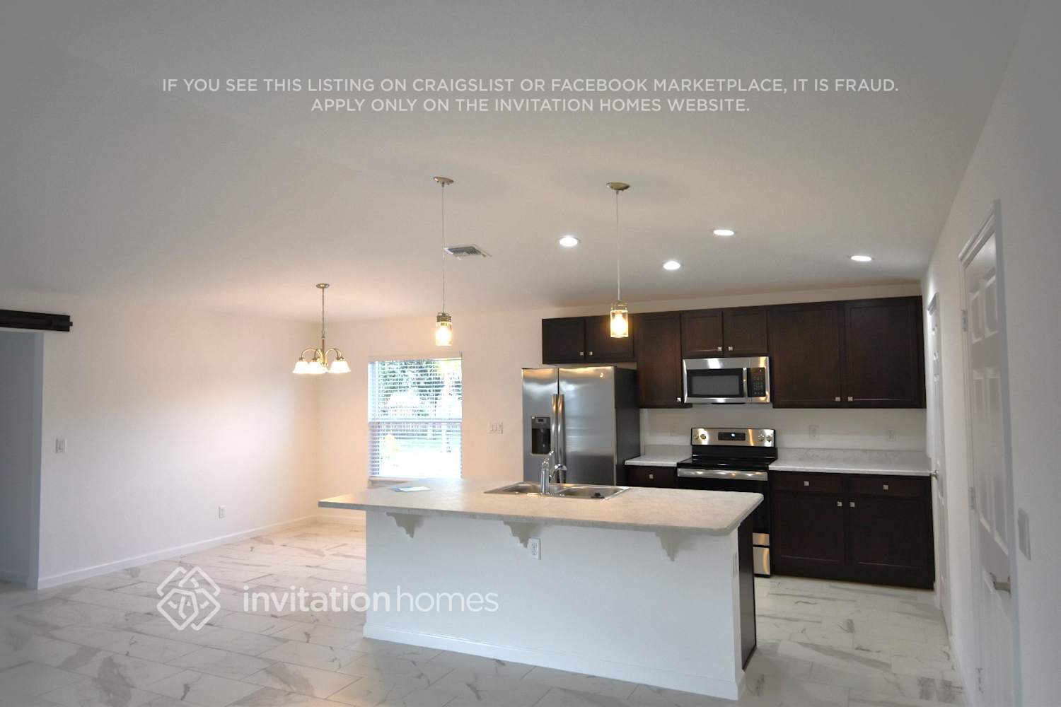 Building Photo - 857 SW Sail Terrace