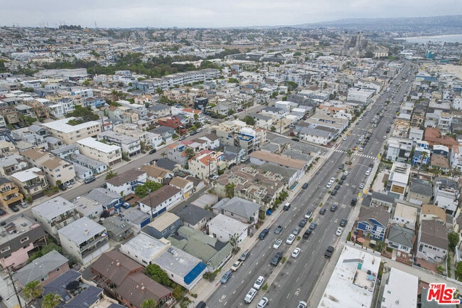 Building Photo - 642 Hermosa Ave