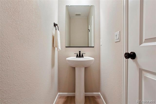 Building Photo - 4140 Lake St