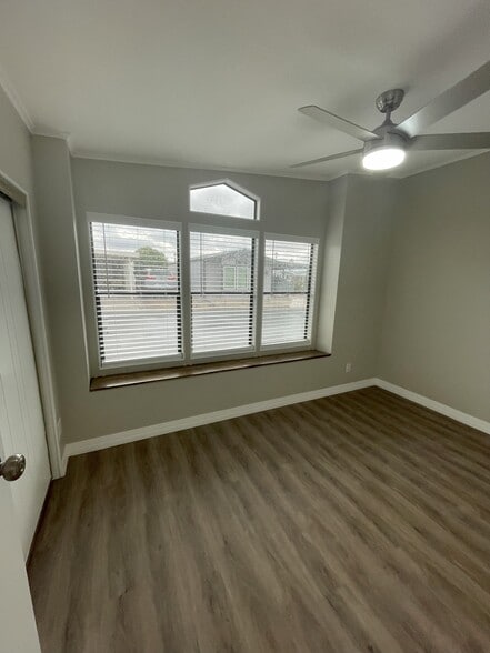 Building Photo - 5735 E McDowell Rd