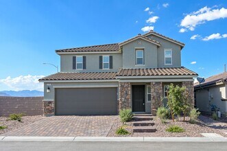 Building Photo - Mountains Edge!! Gated!!  4 bedrooms!! Primary Bedroom and bath down Stairs!! 2 Primary bedrooms!...