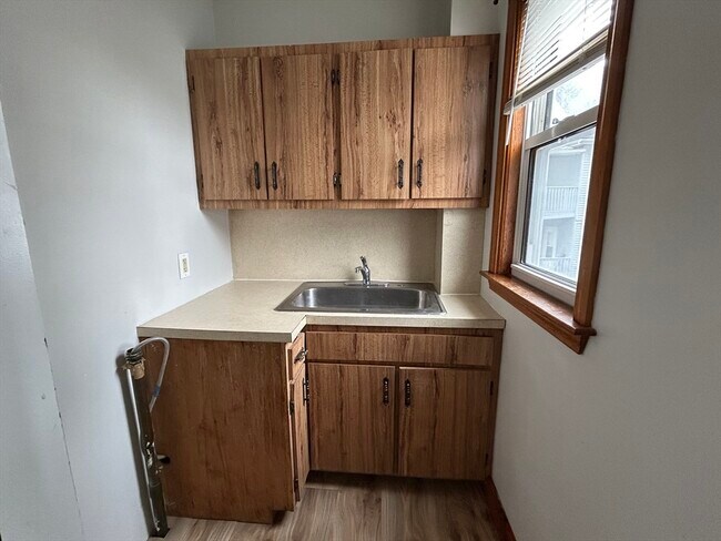 Building Photo - 9 Starbird St