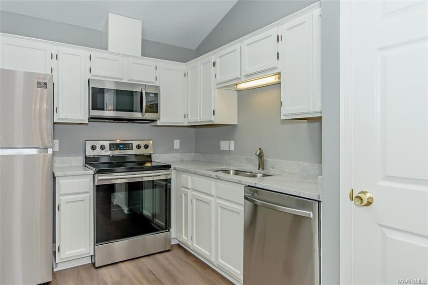 Building Photo - 189 S Burbank Dr