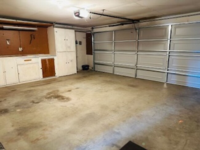 Building Photo - $1,695 - Spacious Two Bedroom +Flex Room- ...