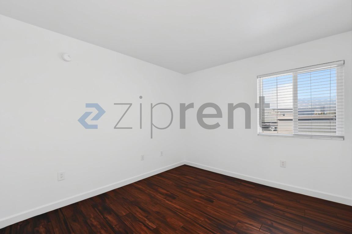 Building Photo - Unit B228