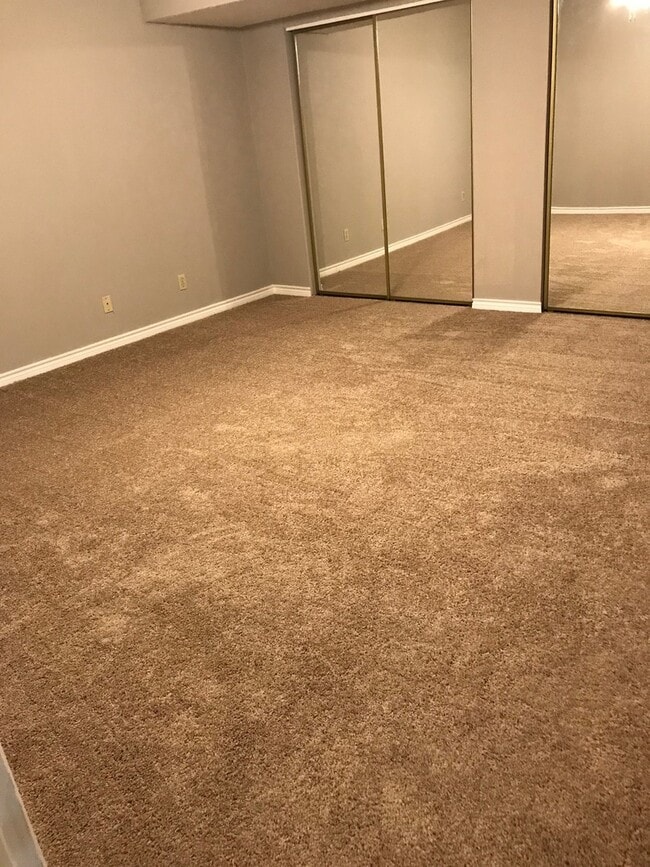 Building Photo - Gorgeous Carrollton Townhome