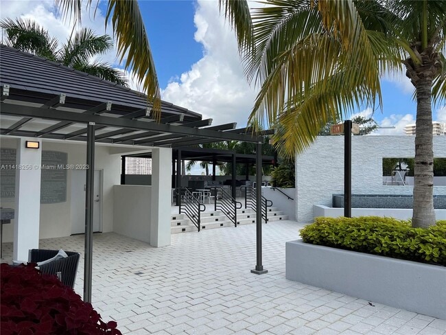Building Photo - 7000 Island Blvd