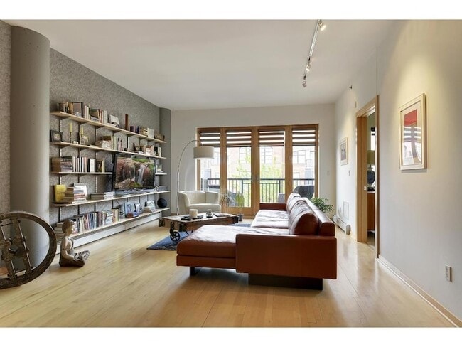 Building Photo - 401 N 2nd St