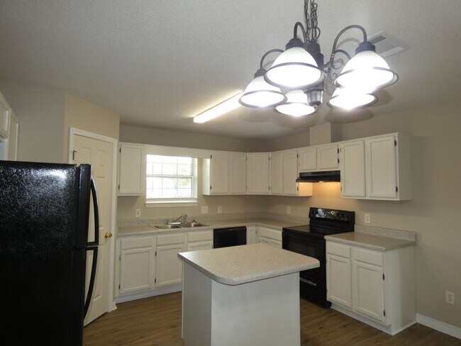Building Photo - Spacious 3-Bedroom Home - Half Acre Lot