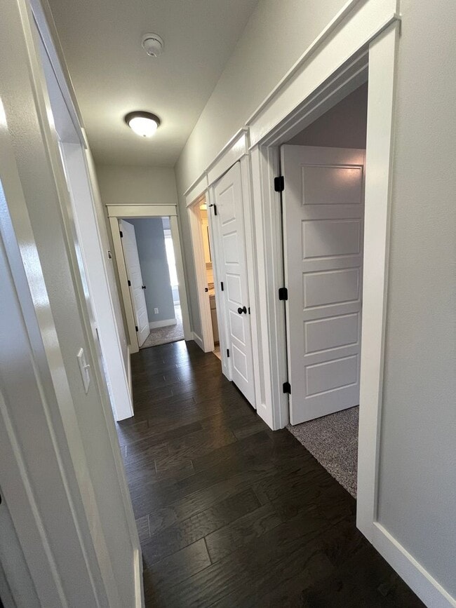 Building Photo - 202 Crestwood Ln