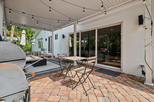 Building Photo - 2421 SW 29th Way