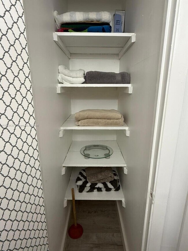 Building Photo - 401 Golden Isles Dr