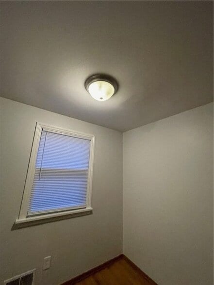 Building Photo - 214 E Spruce St