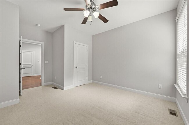 Building Photo - 9965 Cameron Parc Cir