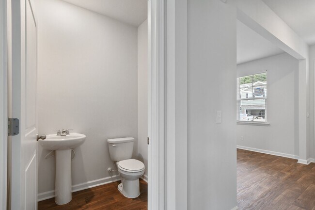 Building Photo - Charming 4 Bed Rental Home Located in Cypress Ridge!