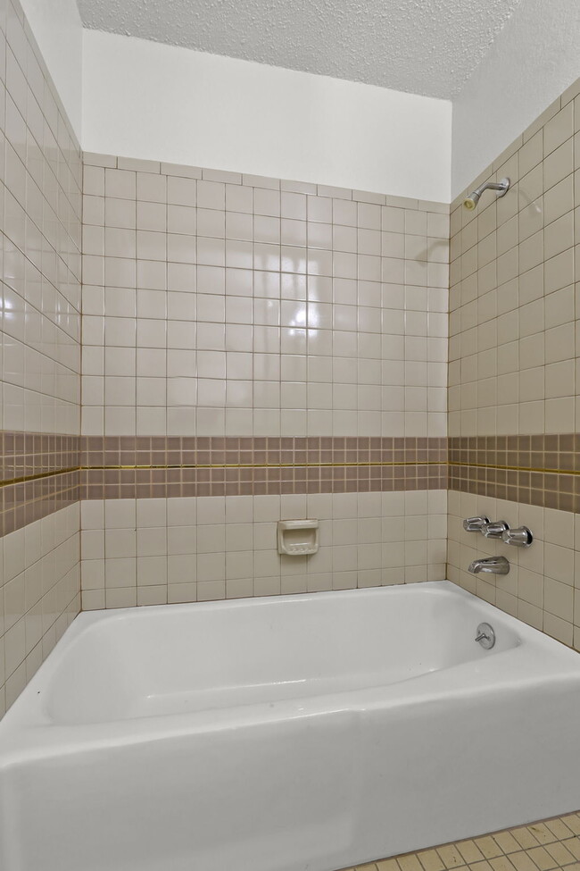 Building Photo - 5440 Viceroy Dr