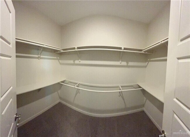 Building Photo - 20 Oriole Dr