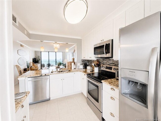 Building Photo - 7380 S Ocean Dr