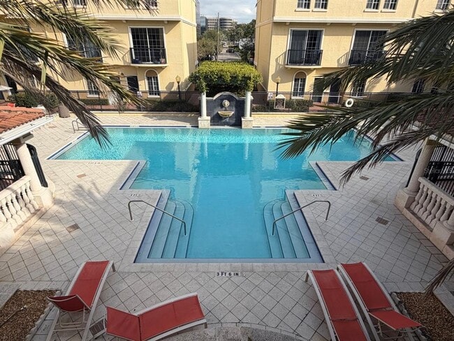 Building Photo - 5220 W Kennedy Blvd