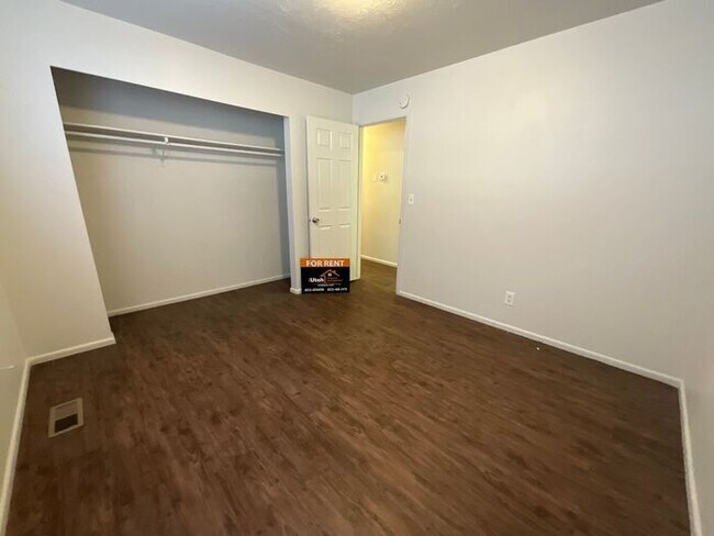 Building Photo - 4 Bedroom 2 Bath Duplex- Carport