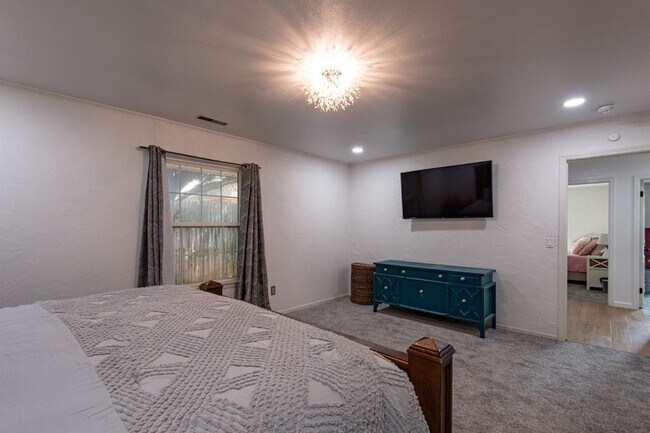 Building Photo - 3025 Regency Ct