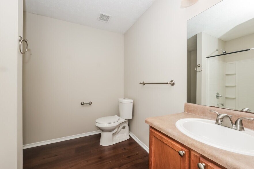 Building Photo - 5240 Sunsail Dr