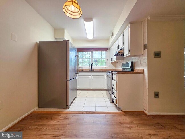 Building Photo - 7758 New Providence Dr