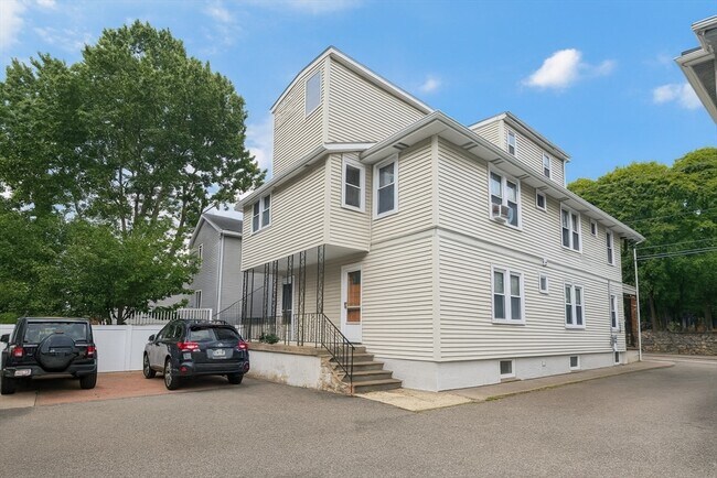 Building Photo - 171 Lexington St