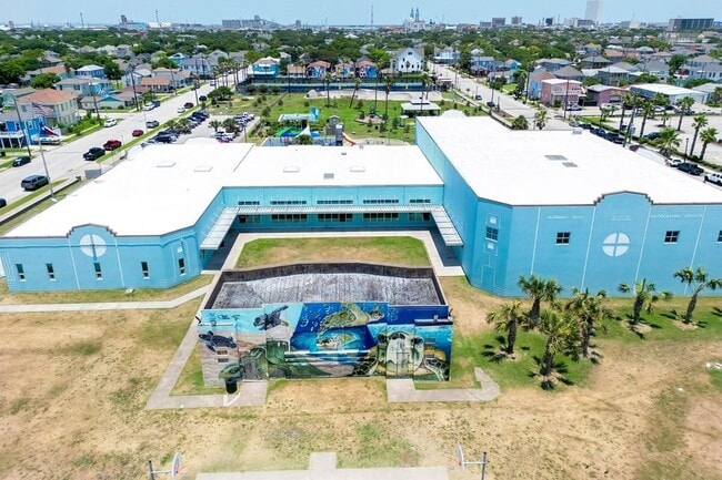 Building Photo - 2127 28th St