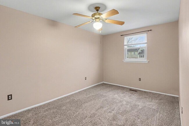 Building Photo - 1280 Fox Run