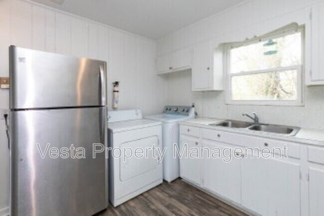 Building Photo - 130 Reems Creek Rd