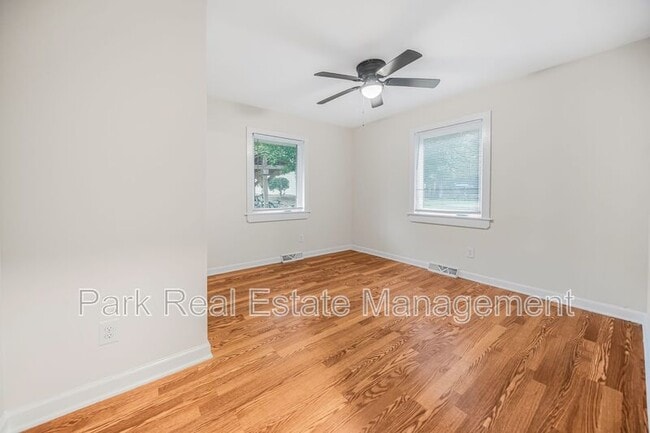 Building Photo - 221 Howell St