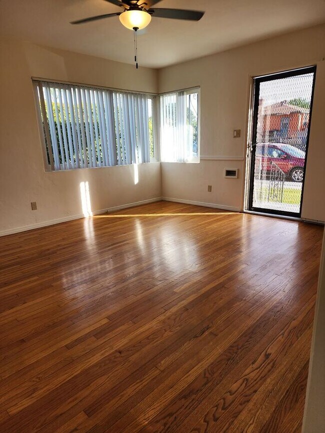 Charming 2bdr duplex w/ W/D in Rolando! (A... 7044 Amherst St San