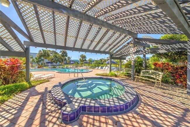 Building Photo - Southpointe Condo
