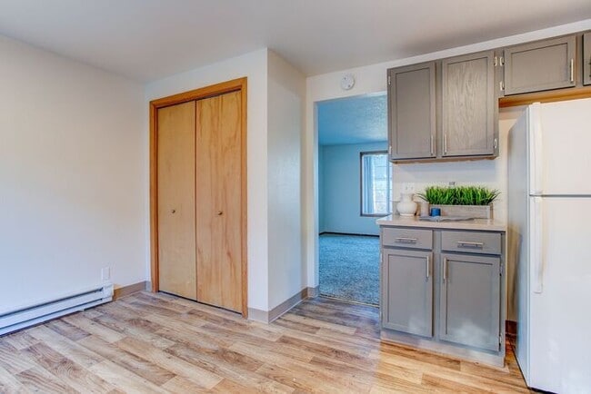 Building Photo - Remodeled 3 bedroom with washer & dryer hook ups