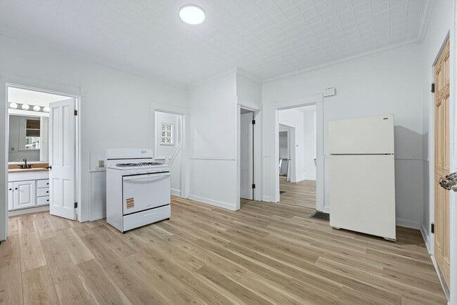 Building Photo - New THREE BED listing in Fort Wayne!