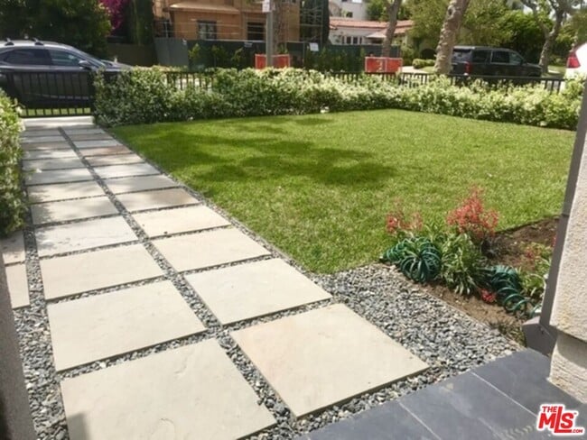 Building Photo - 248 S La Peer Dr