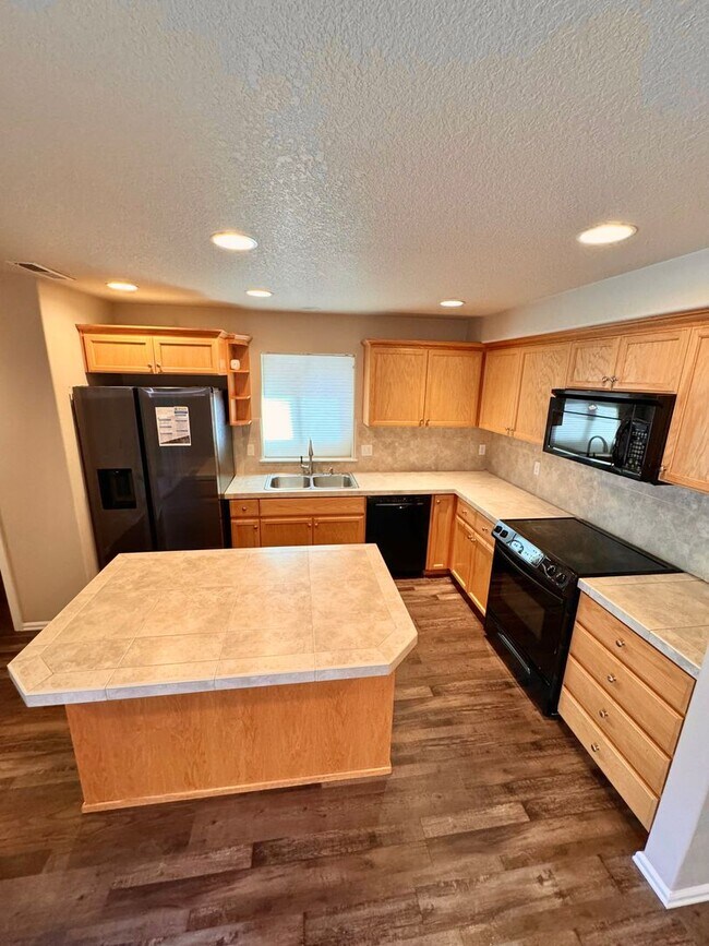 Building Photo - Beautiful Pet Friendly South Corvallis Home