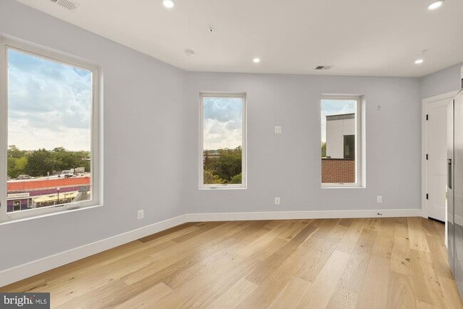 Building Photo - 3215 Mt Pleasant St NW
