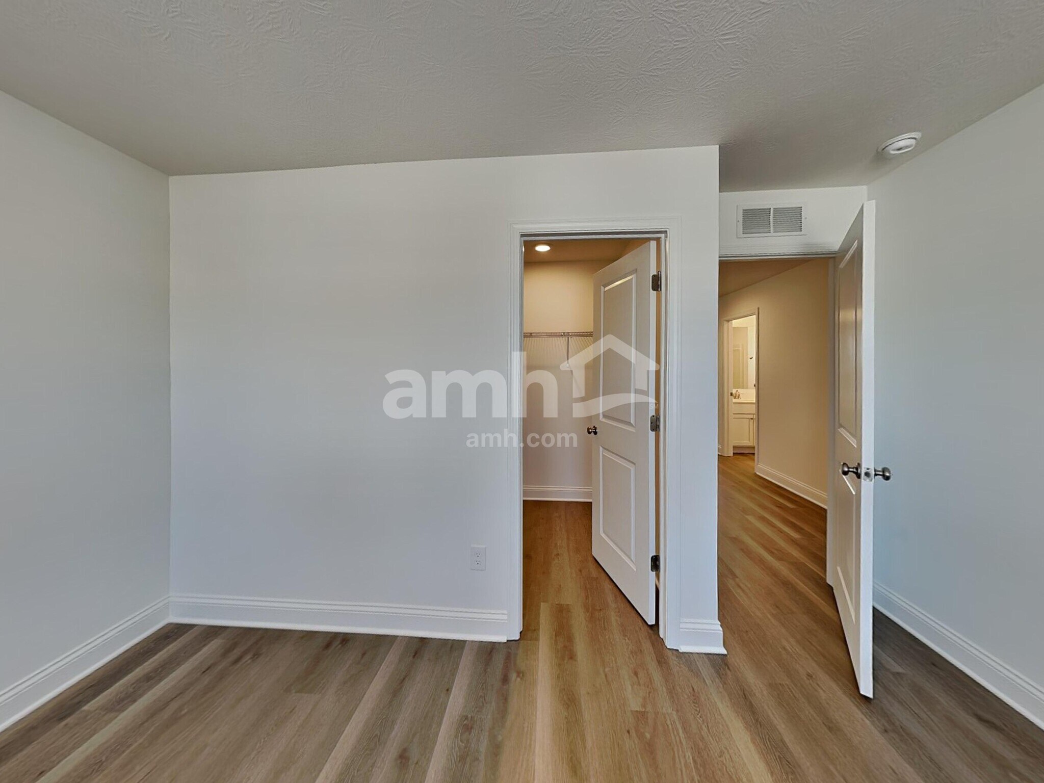 Building Photo - 9145 Henley Ave