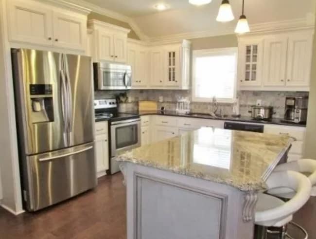 Building Photo - Spacious 4-Bedroom Home with Modern Upgrad...