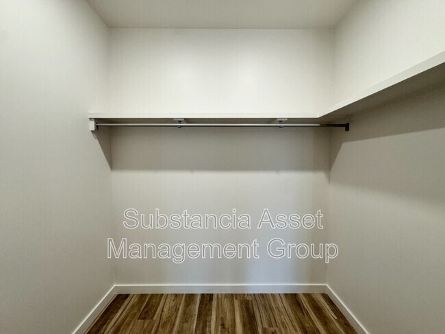 Building Photo - 1653 Midtown Pl