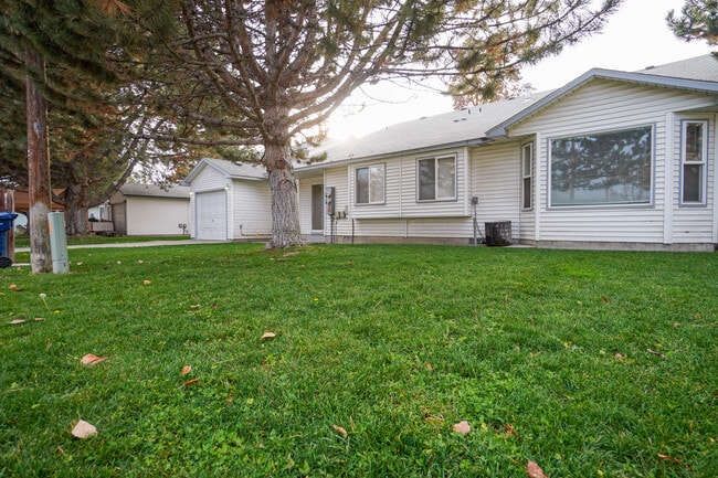 Building Photo - 82 3rd St