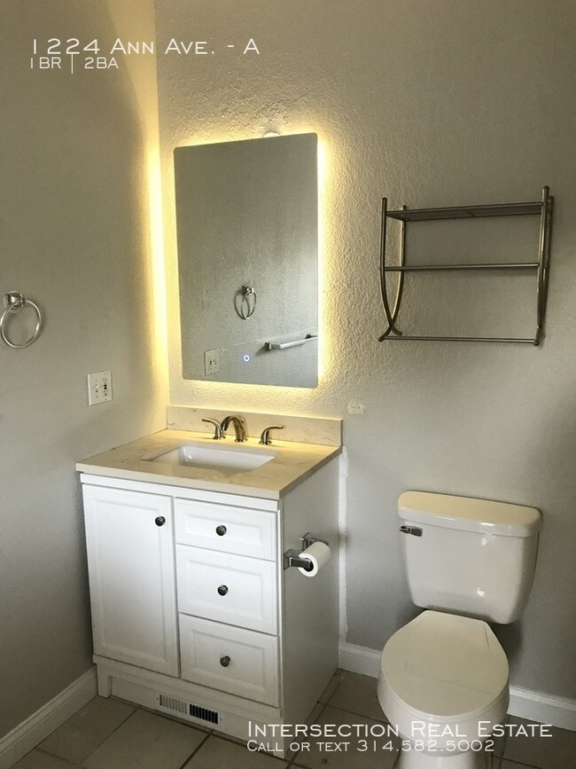 Building Photo - Stunning, Two-Level Soulard Apartment